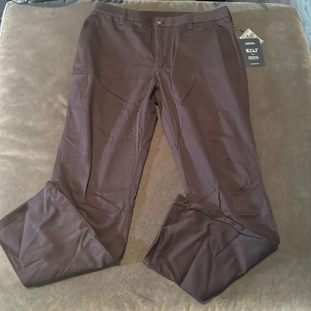 Men’s BYLT Premium Basics Classic Chino Pants Cabernet Zip/Button Size M NEW